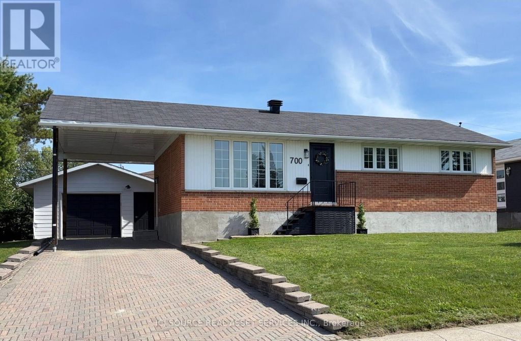 700 University Street, Timmins (tnw - Upper Melrose)