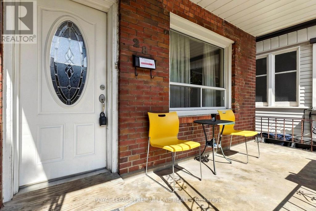28 Garden Avenue, Toronto (roncesvalles)