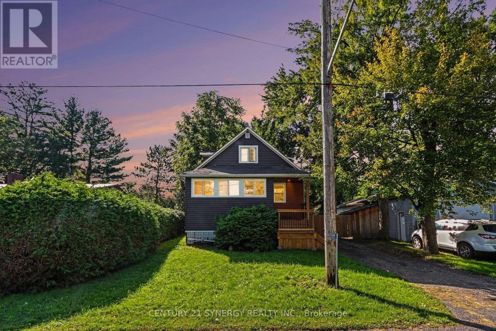 1221 Fairgreen Avenue, Ottawa