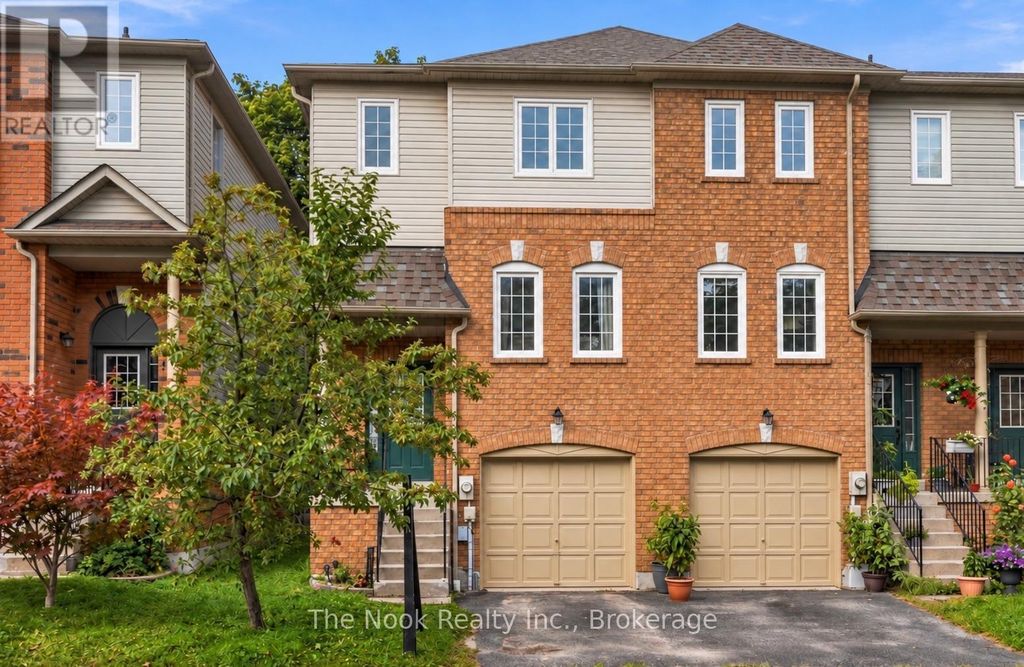 33 Aspen Park Way, Whitby (downtown Whitby)