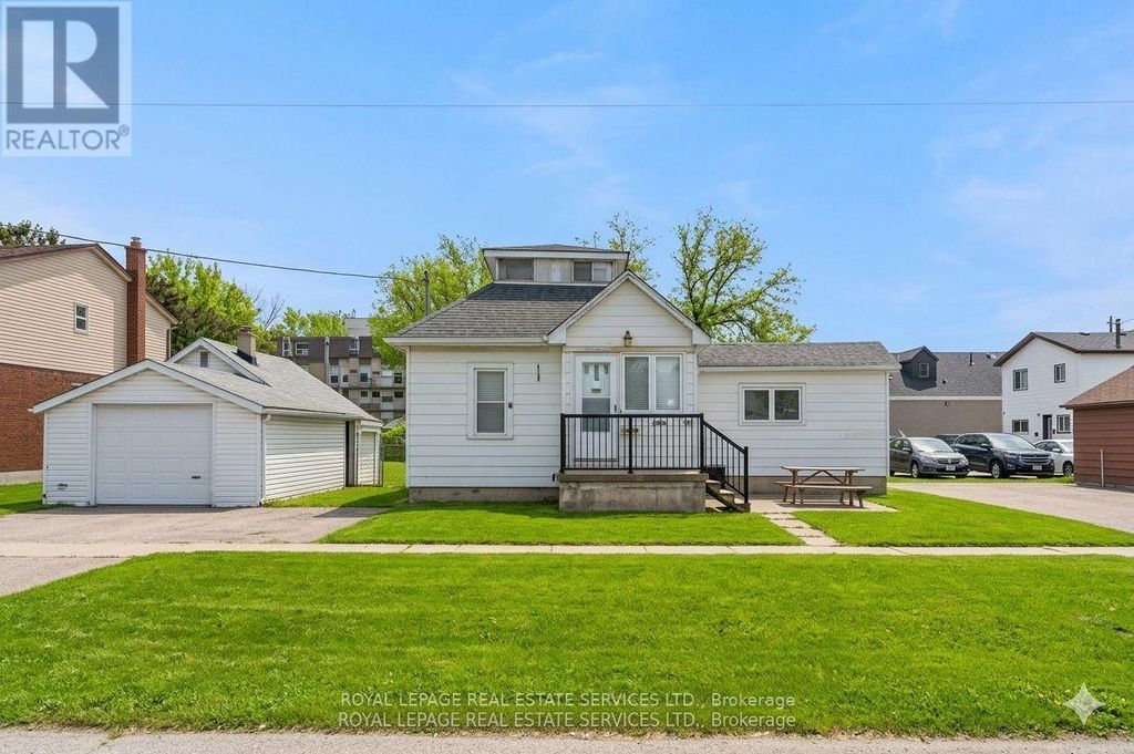 2386 Sovereign Street, Oakville (br Bronte)