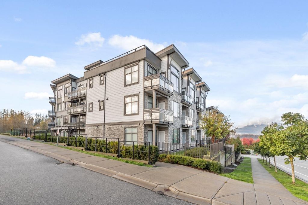 309 9983 E Barnston Drive, Surrey
