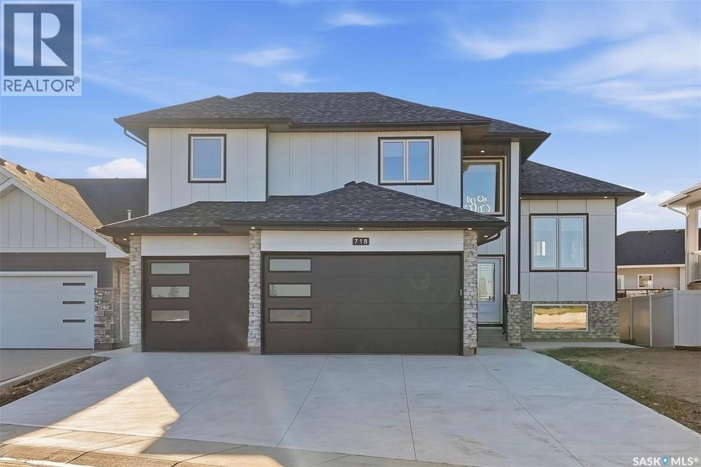 718 Weir Crescent, Warman