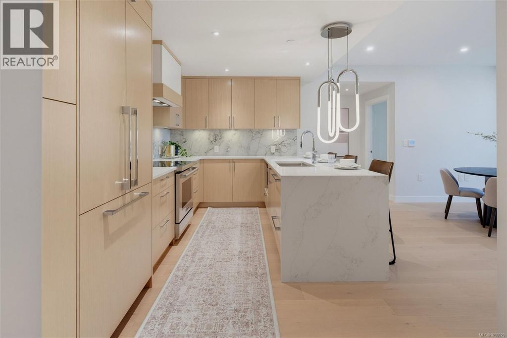 201 5229 Cordova Bay Rd, Saanich