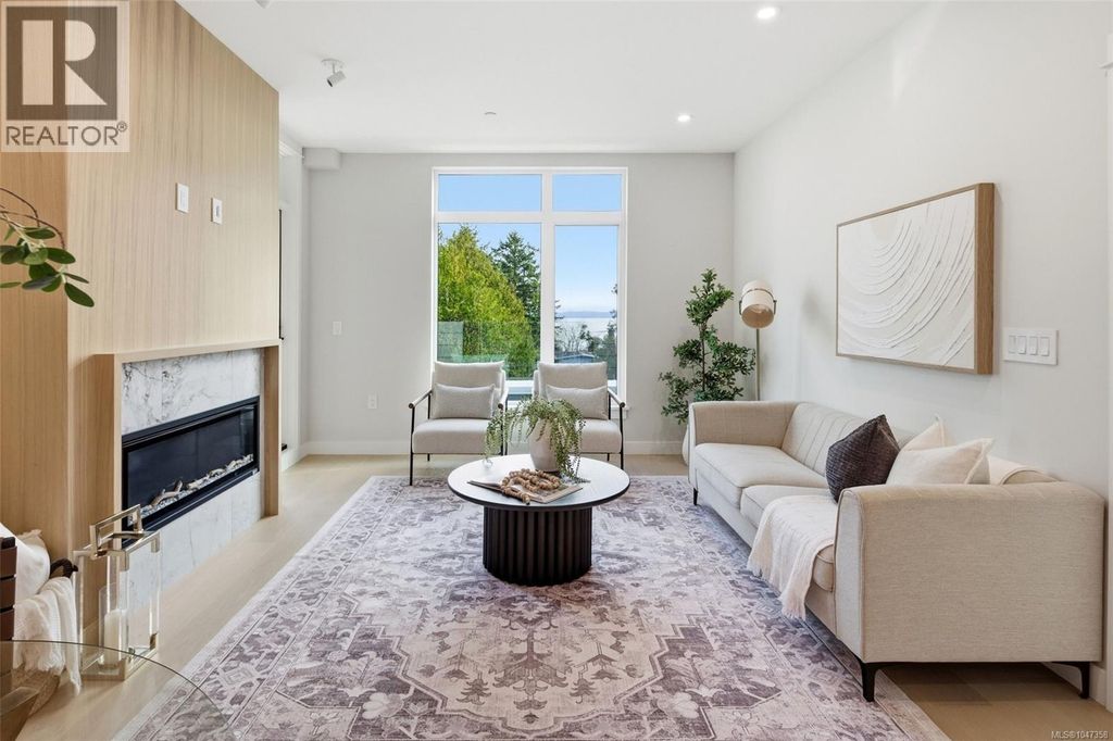 301 5229 Cordova Bay Rd, Saanich