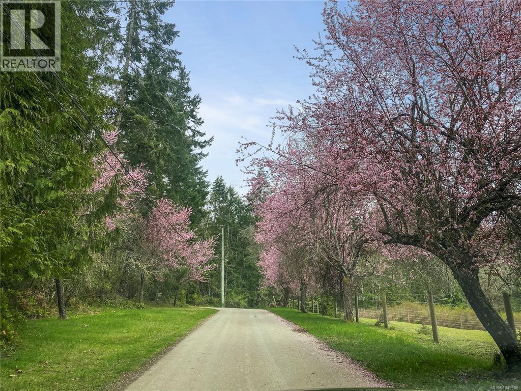 899,875 Andreef Rd, Qualicum Beach