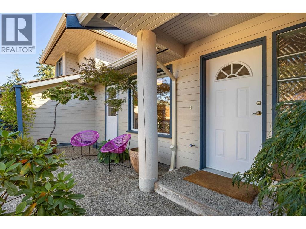 8 5768 Marine Way, Sechelt