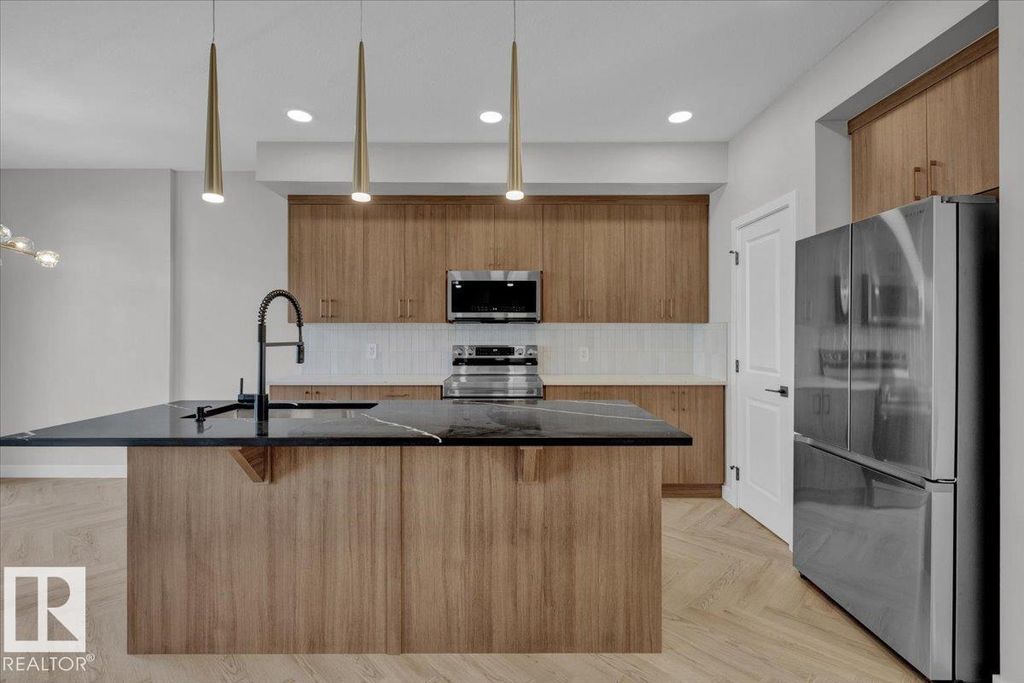 8312 Kiriak Lo Sw, Edmonton