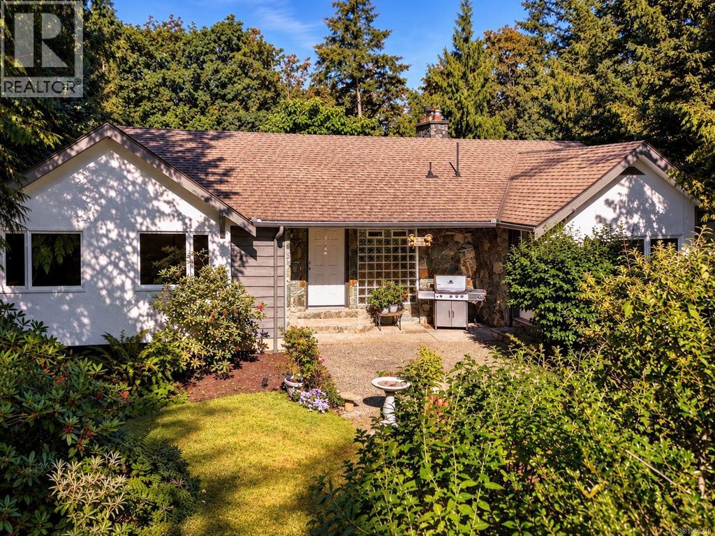 6232 Rodolph Rd, Central Saanich