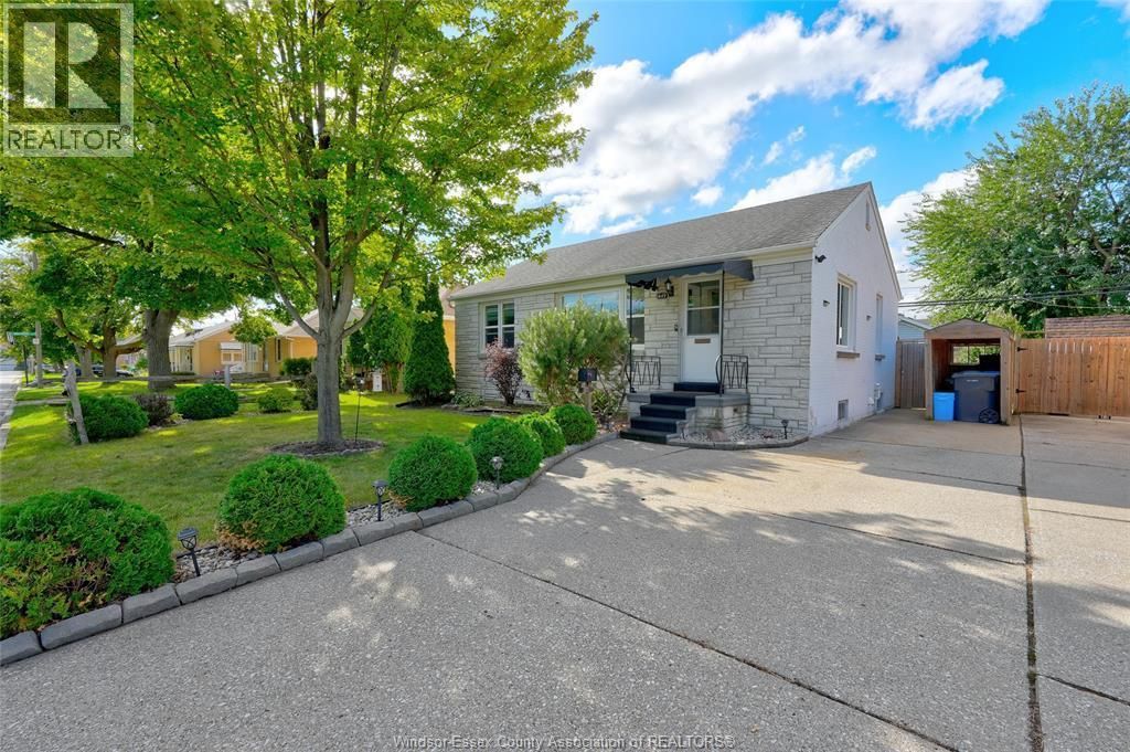 1449 Redwood Avenue, Windsor