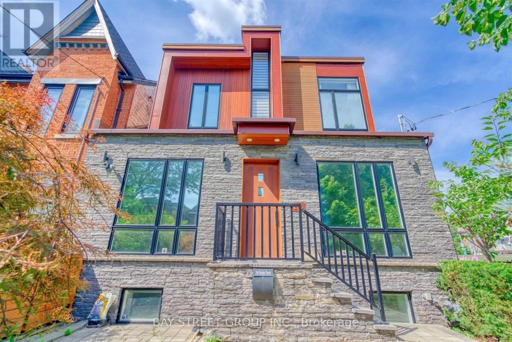 296 Borden Street, Toronto (university)