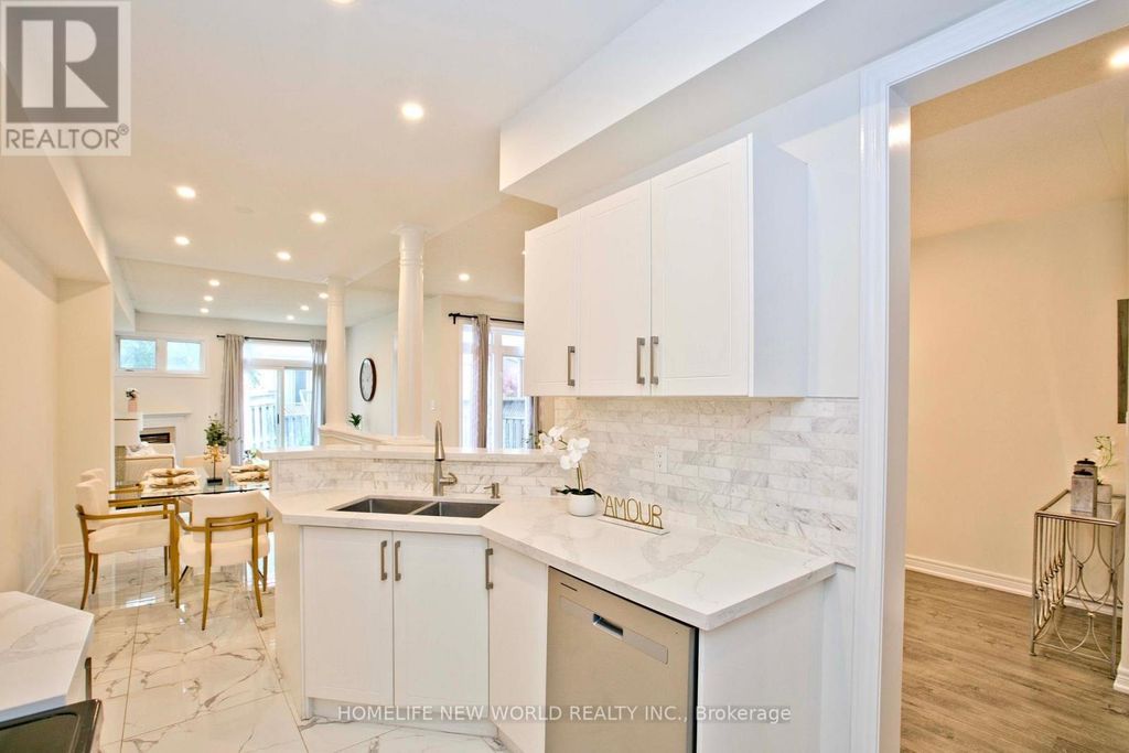 16 Venture Avenue, Richmond Hill (rouge Woods)