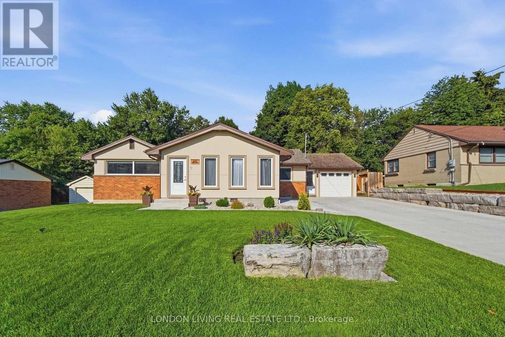470 Coombs Avenue, London North (north K)