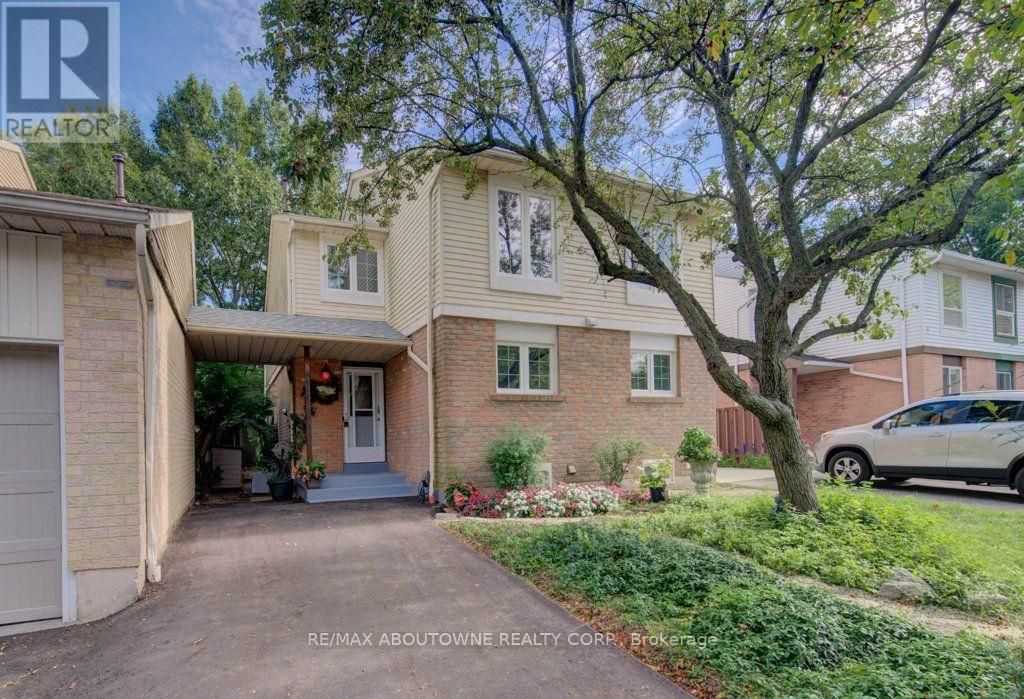 1012 Elizabeth Place, Oakville (fa Falgarwood)
