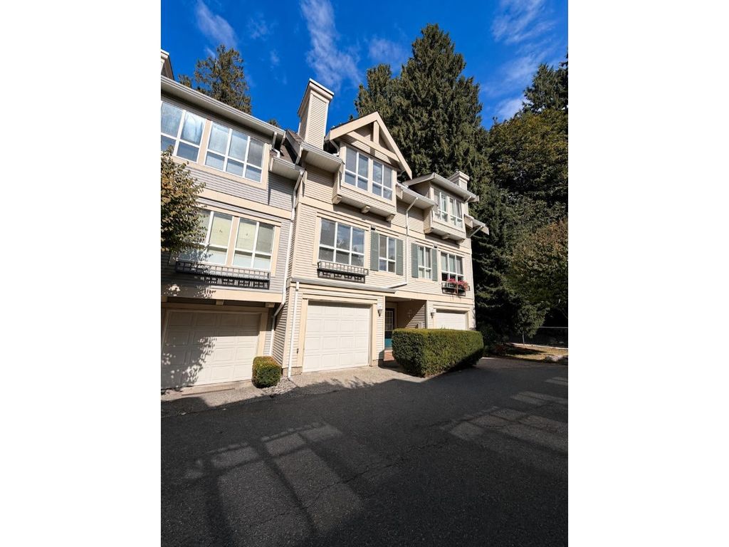 90 8844 208 Street, Langley