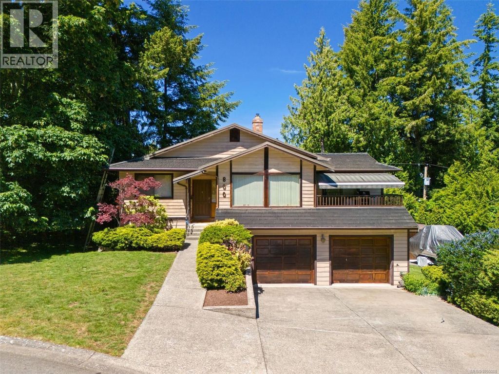 800 Seamist Pl, Saanich