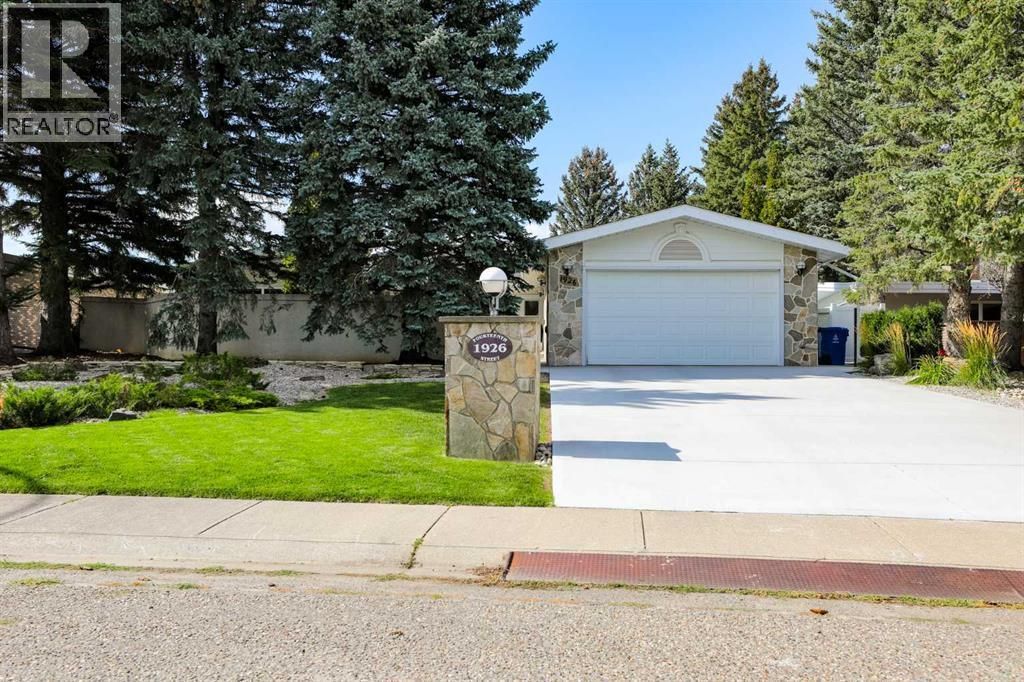 1926 14 Street S, Lethbridge