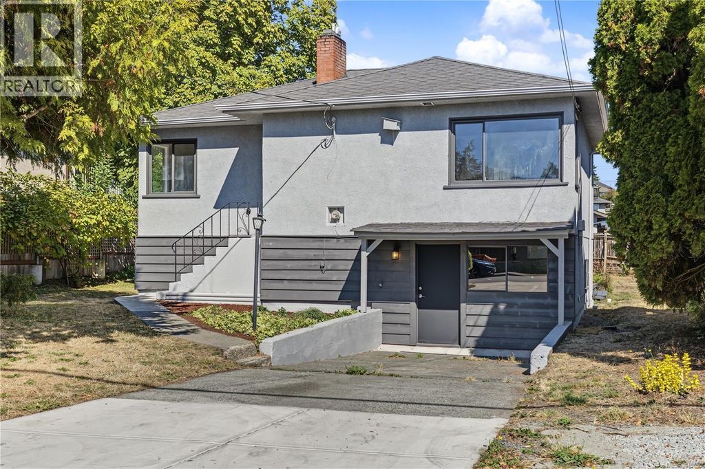 244 Regina Ave, Saanich