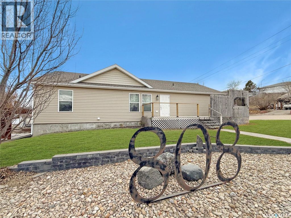 808 Chaplin Street, Swift Current