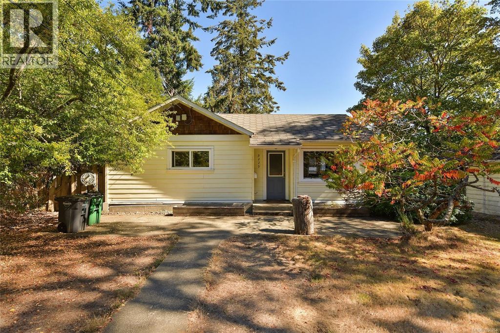 5229 Jersey Rd, Saanich