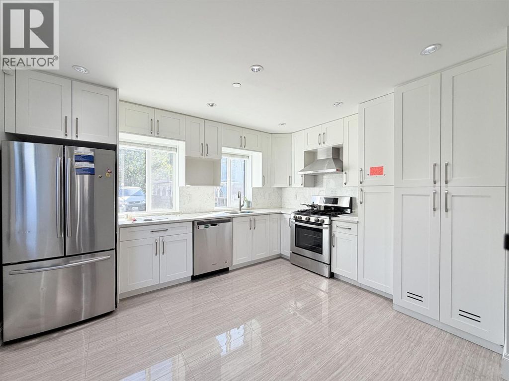 2532 5th Av W, Vancouver