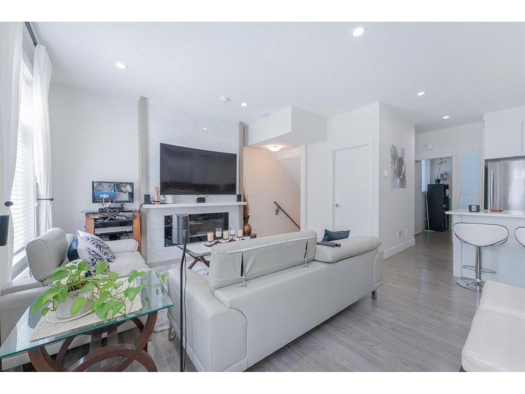 2 11267 133 Street, Surrey