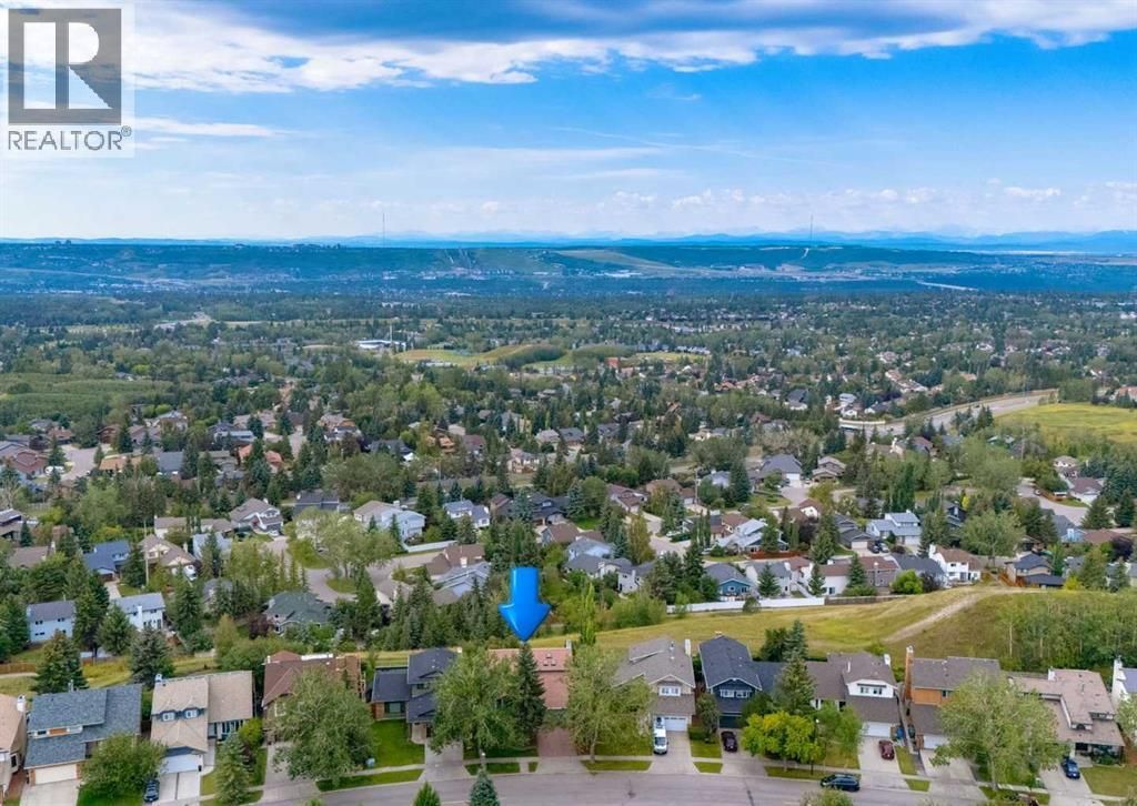 111 Hawksbrow Drive Nw, Calgary