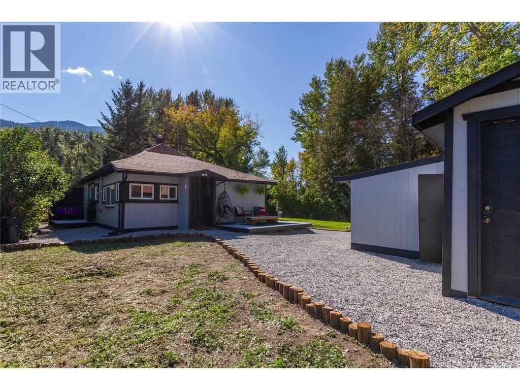 2946 Seaman Road, Falkland