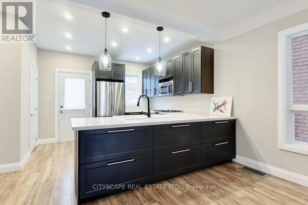 39 Holton Avenue N, Hamilton (gibson)