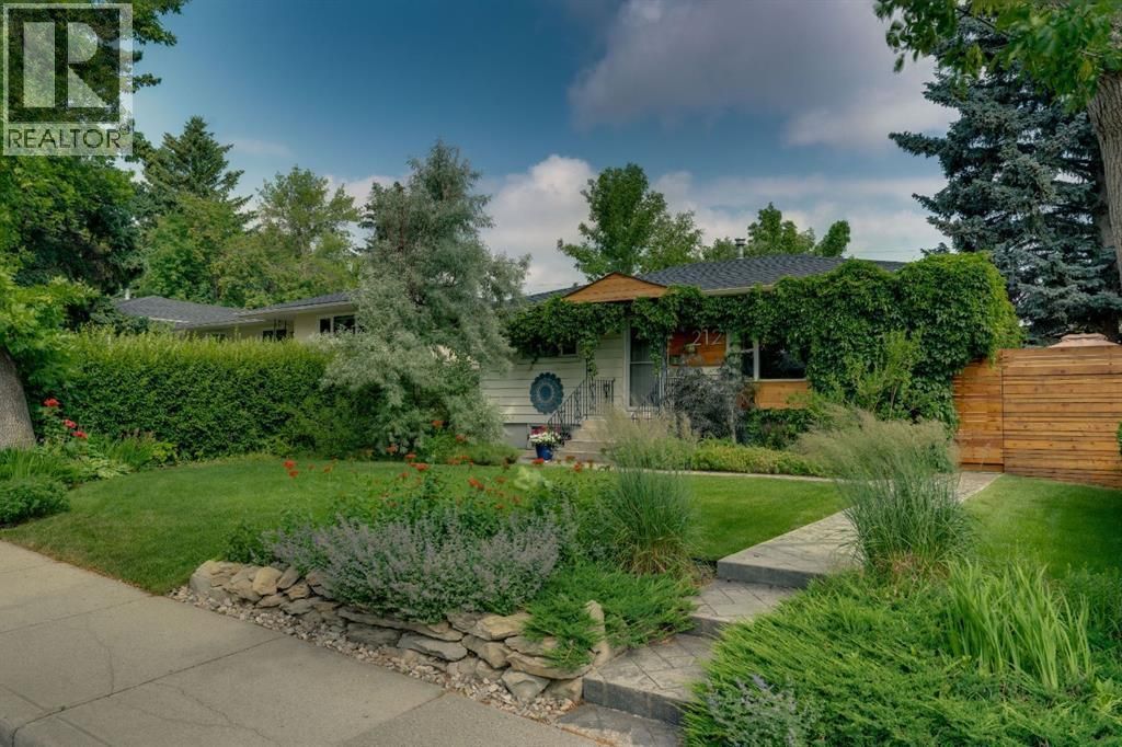 212 Blackthorn Road Nw, Calgary