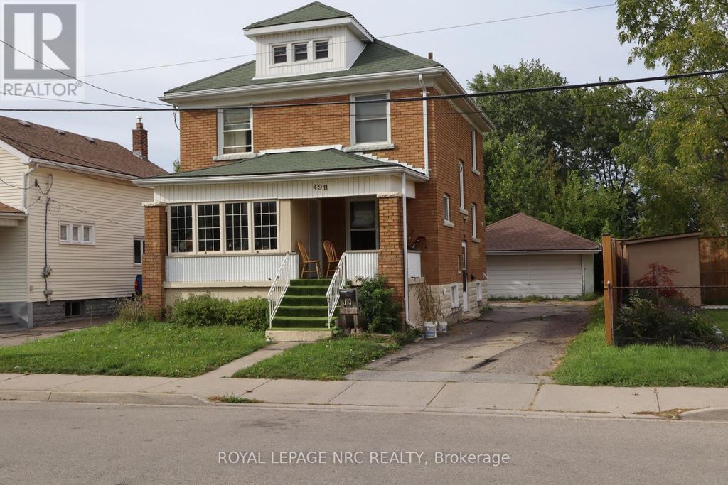4911 Maple Street, Niagara Falls (cherrywood)