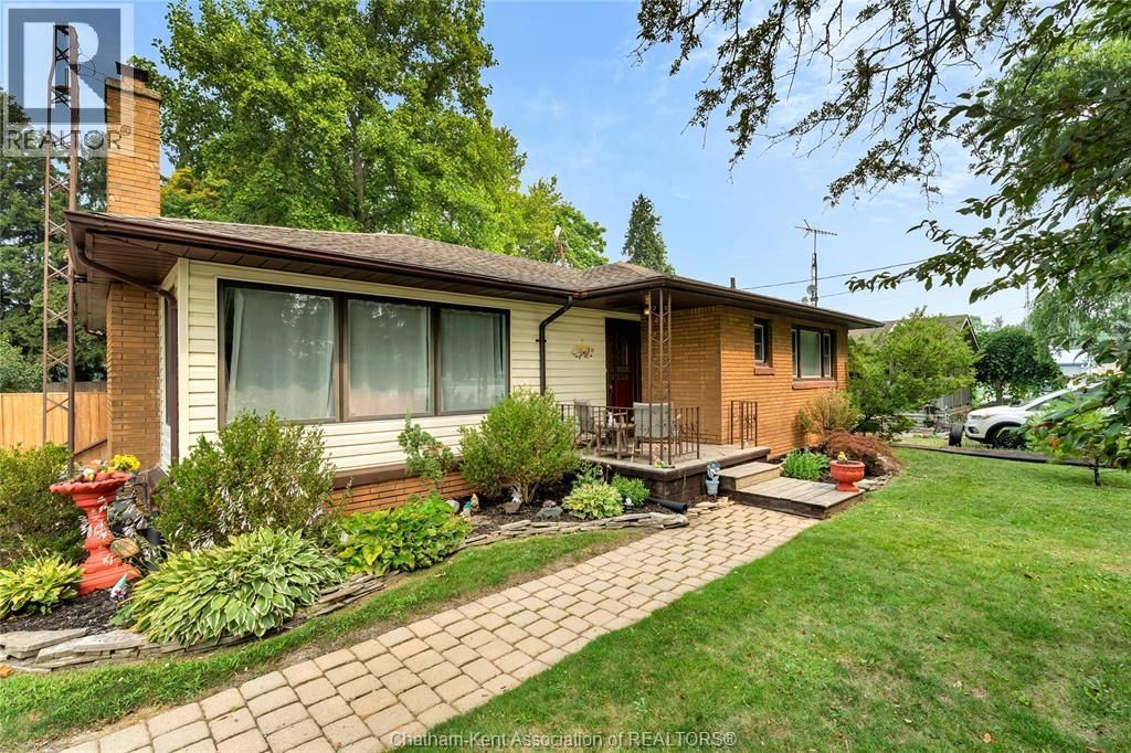 9467 Longwoods Road, Chatham Township