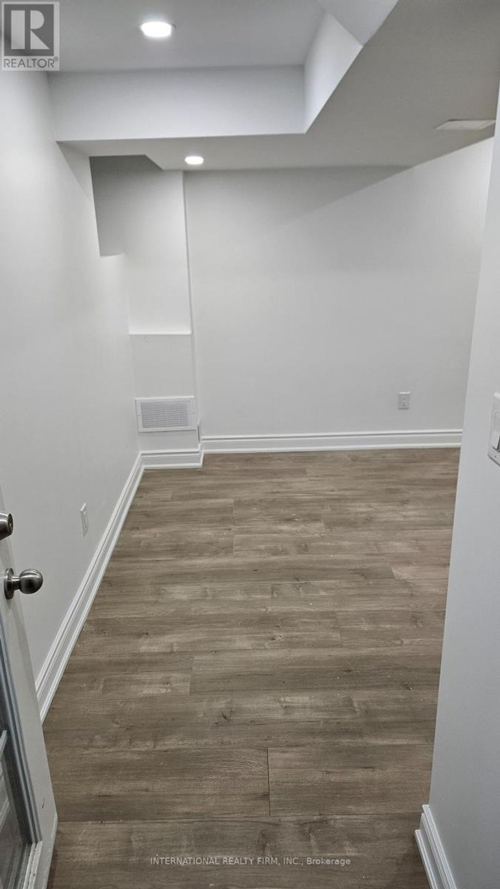 Bsmnt - 17a Skelton Crescent, Ajax (central East)