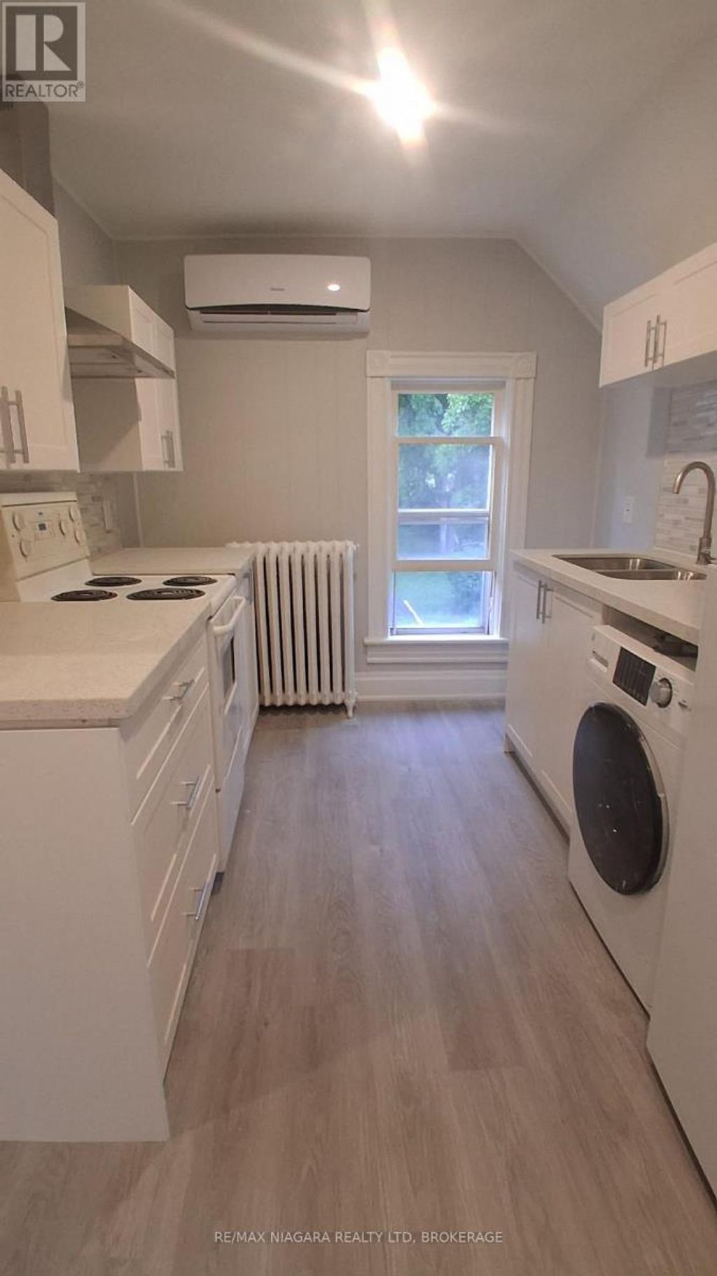 2nd Floor - 6083 Barker Street, Niagara Falls (dorchester)