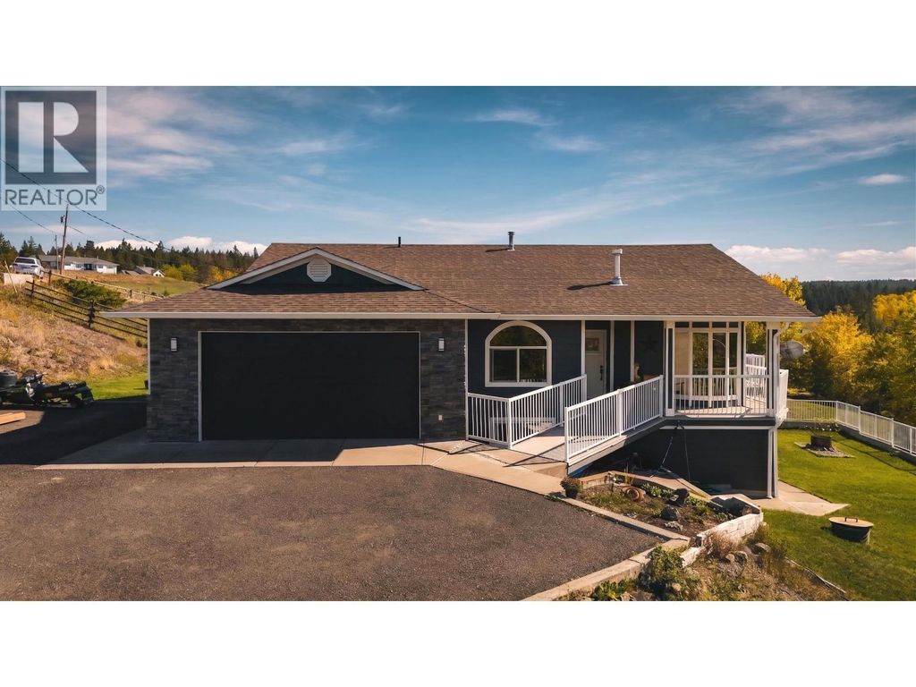 3152 Huston Road, 150 Mile House