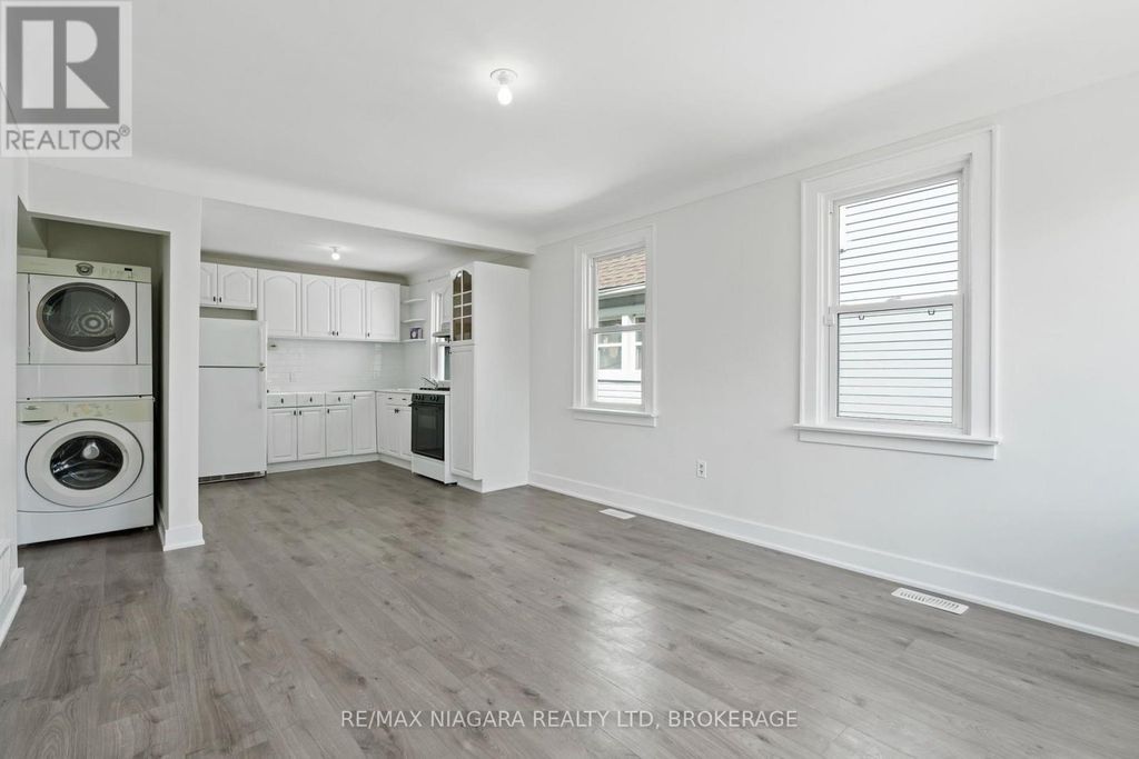 (main Level) - 9 Prince Street, St. Catharines (e. Chester)