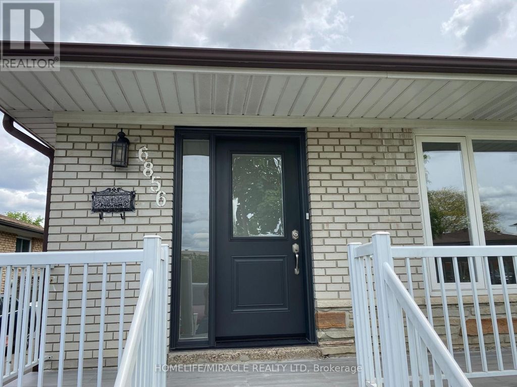 6856 Darcel Avenue, Mississauga (malton)