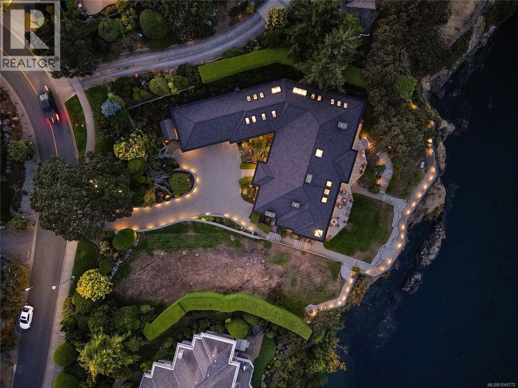 4532 Gordon Point Dr, Saanich
