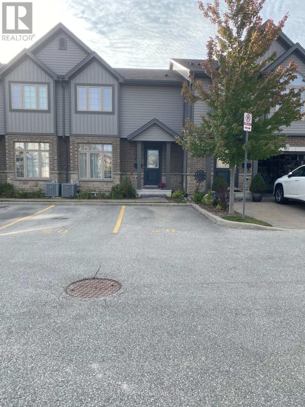 20 - 3400 Castle Rock Place, London South (south W)