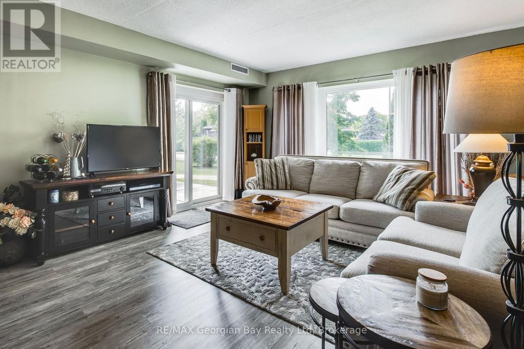 102 - 11 Beck Boulevard, Penetanguishene