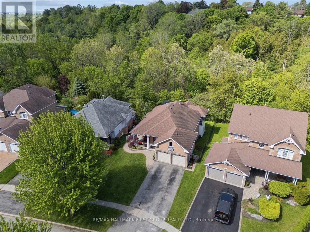 1028 Highbrooke Court, Oshawa (pinecrest)