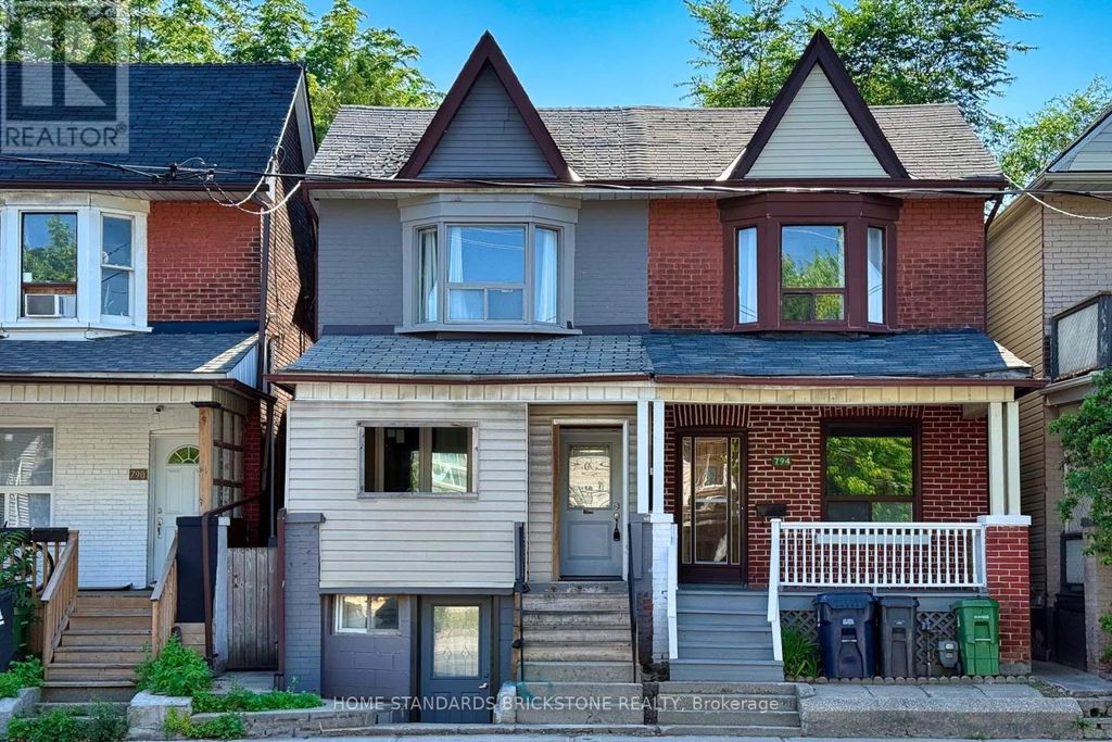2nd Floor - 792 Pape Avenue, Toronto (playter Estates-Danforth)