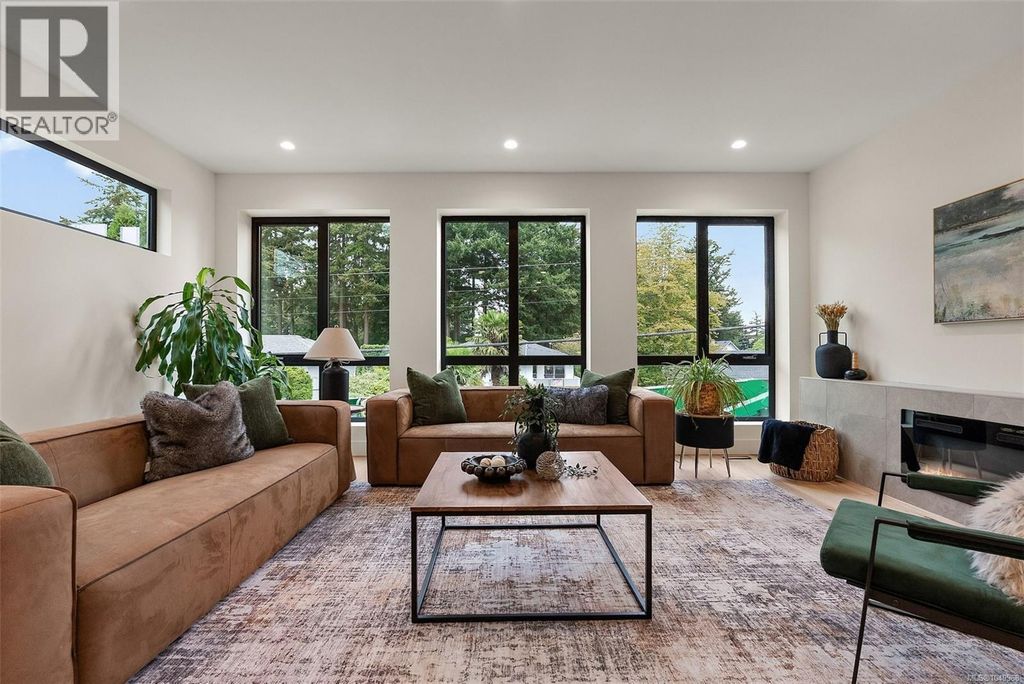 1 2215 Greenlands Rd, Saanich
