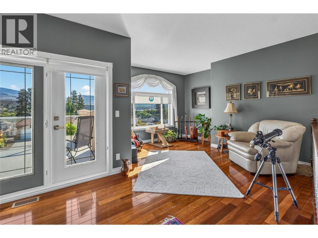 6812 Cabernet Place, Oliver