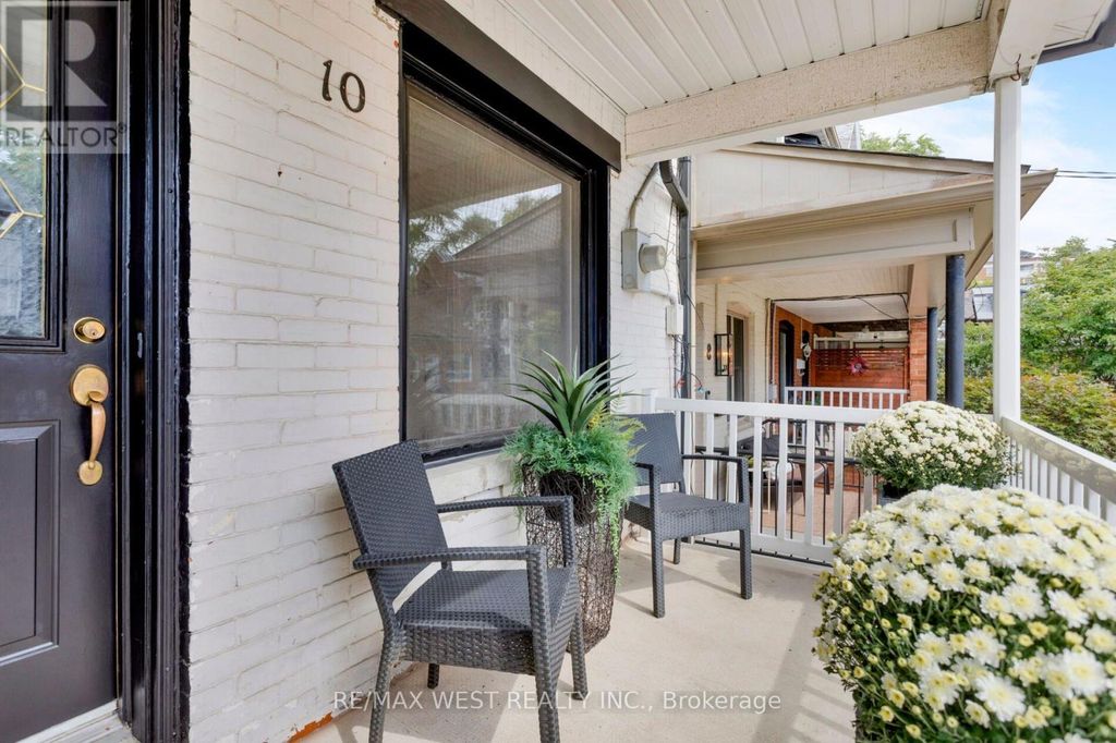 10 Marshall Street, Toronto (little Portugal)
