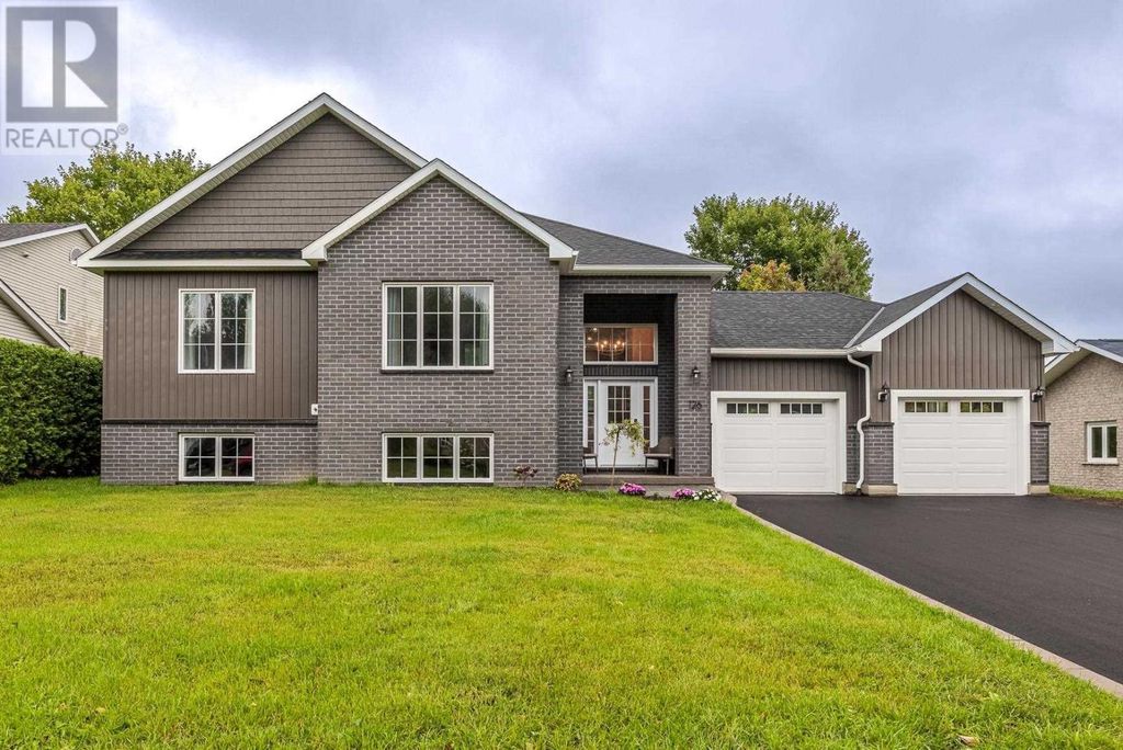 126 Queensgate Blvd, Sault Ste. Marie