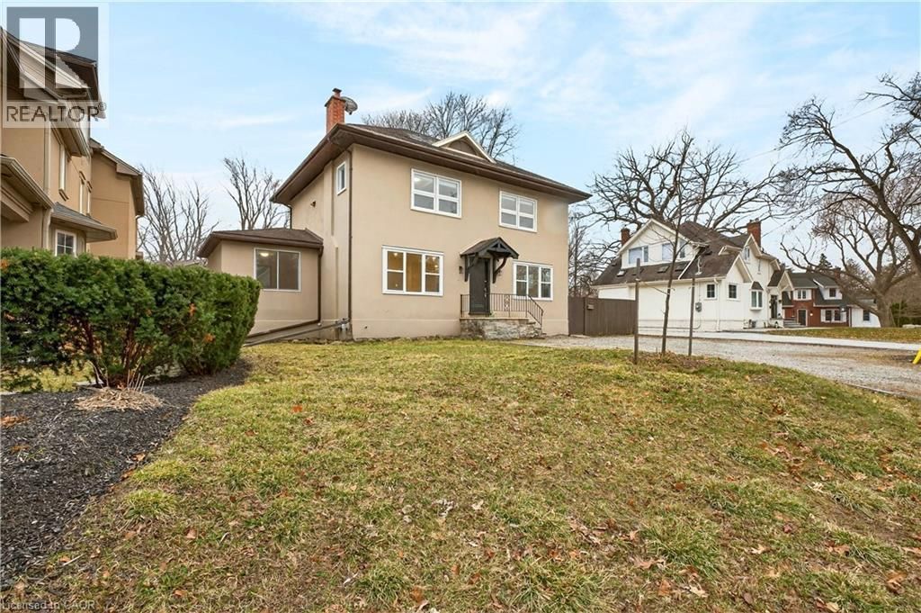 1012 North Shore Boulevard E, Burlington