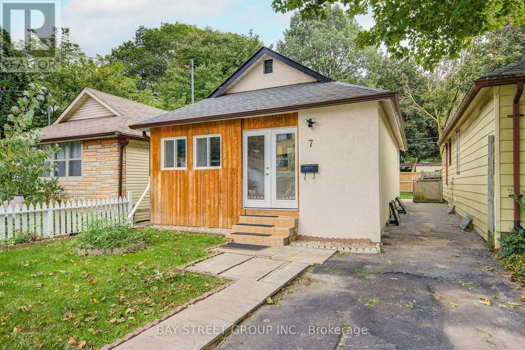 7 Emmott Avenue, Toronto (oakridge)