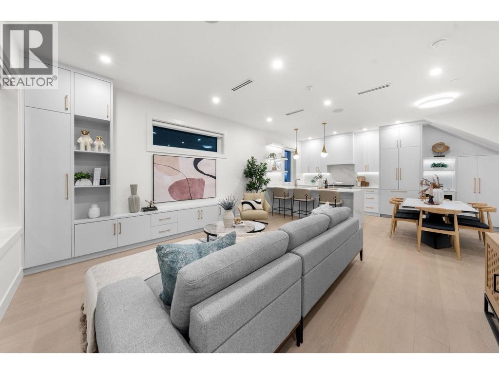 1 1582 E 2nd Avenue, Vancouver