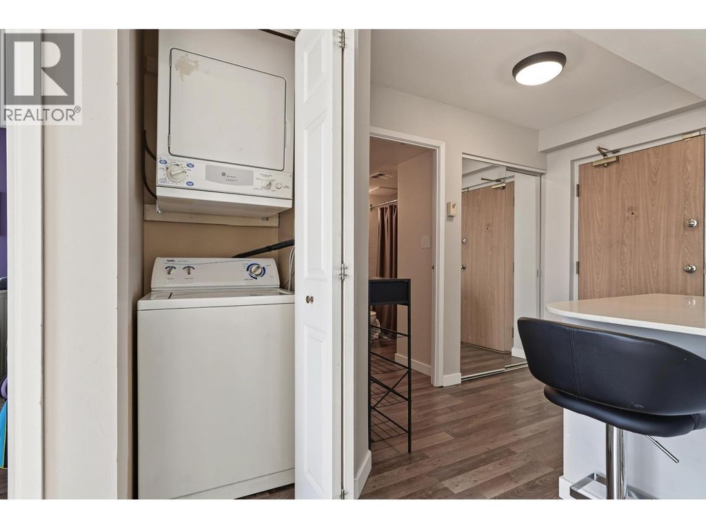 1105 55 Tenth Street, New Westminster